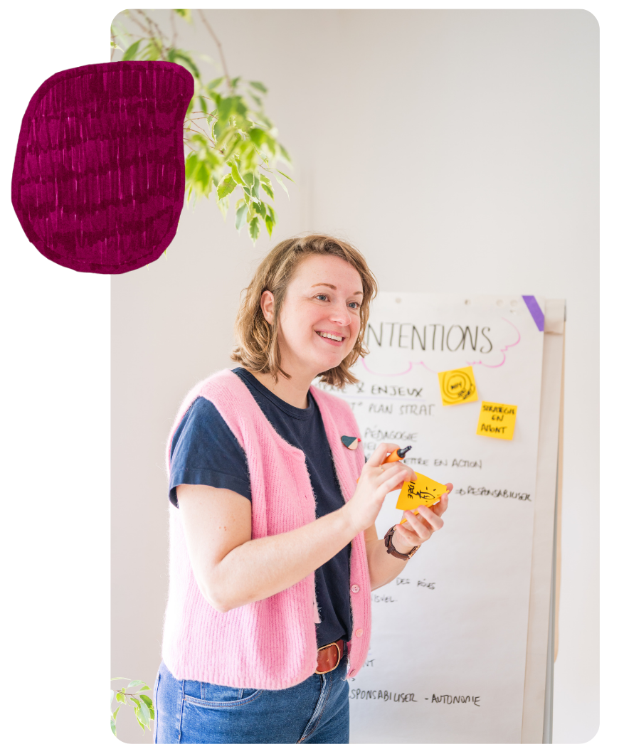 Site web33 carole en train de faciliter un atelier